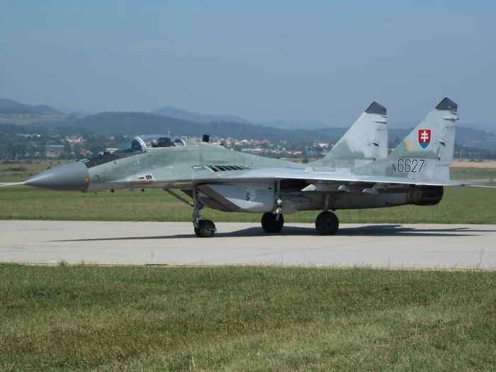 Thứ trưởng Bộ Quốc phòng Ba Lan - ông Czeszar Tomczyk cho biết các tiêm kích MiG-29 sẽ được chuyển giao ngay lập tức sau khi vấn đề được giải quyết dứt điểm. Vào tháng 7, hai bên đã nối lại đàm phán về khả năng chuyển giao 9 máy bay.