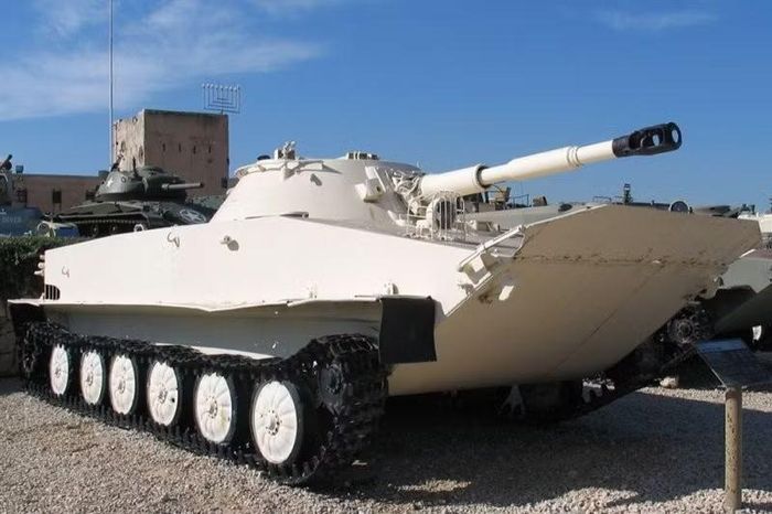 Xe tăng này luôn được đánh giá cao về độ tin cậy, dễ bảo trì và khả năng vượt địa hình tuyệt vời, cho dù điểm yếu về lớp giáp mỏng hay hỏa lực khá yếu cũng được chỉ ra.