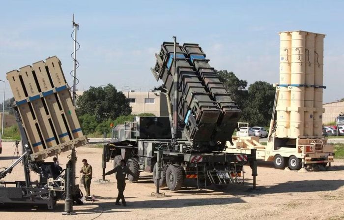 Ngoài ra Quân đội Israel cùng với Tập đoàn công nghiệp quốc phòng Rafael đã hoàn thành đầy đủ một loạt các cuộc thử nghiệm hệ thống phòng không Iron Dome, dựa trên kinh nghiệm chiến đấu thu được trong cuộc chiến với Iran.