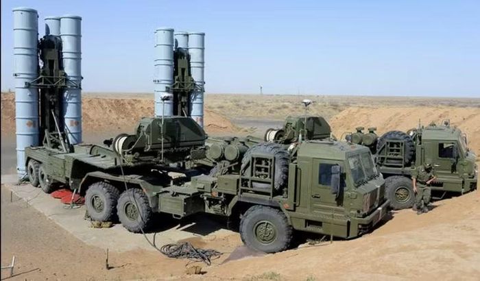 Ukraine và Mỹ đang hợp tác để nâng cấp các tên lửa cũ của hệ thống phòng không S-300, thậm chí phát triển một phiên bản mới với khả năng được cải tiến. Phương án sẽ giúp lấp đầy khoảng trống do sự thiếu hụt tên lửa đánh chặn cho tổ hợp Patriot gây ra.