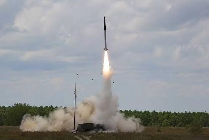 Ngoài ra việc hiện đại hóa hệ thống S-300 chủ yếu được trình bày như một dự án hợp tác giữa Ukraine và Mỹ. Tuy nhiên đây có thể chỉ là thông tin chưa được công bố, nên còn quá sớm để đưa ra kết luận.