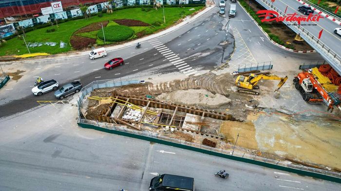 Các hạng mục tường chắn, kết cấu hầm được triển khai đồng thời với việc điều chỉnh hạ tầng khu vực nút giao.