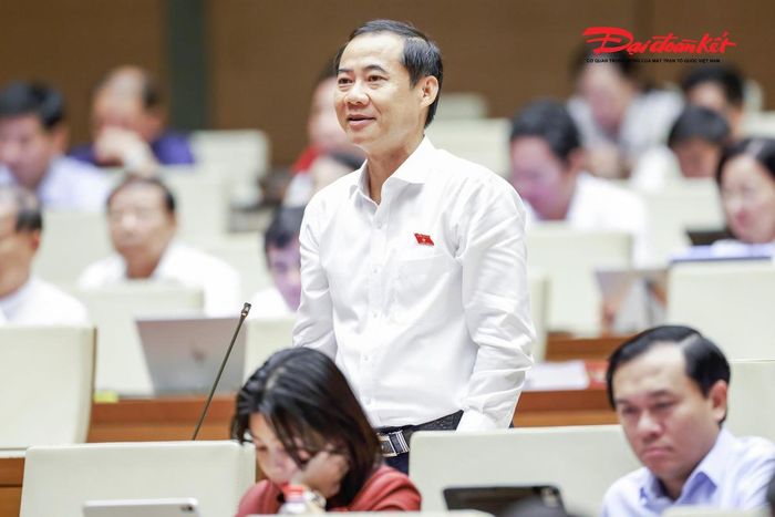 Phó Bí thư Đảng ủy MTTQ, các đoàn thể Trung ương Nguyễn Thái Học phát biểu tại phiên thảo luận hội trường sáng 9/8. Ảnh: Quang Vinh