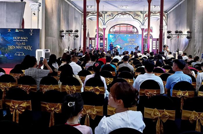 Toàn cảnh buổi họp báo.