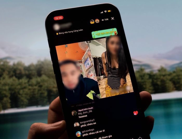  Chuyên gia lo ngại các livestream bẩn có thể tác động tiêu cực đến hành vi, nhận thức của người xem. Ảnh: Xuân Sang. 