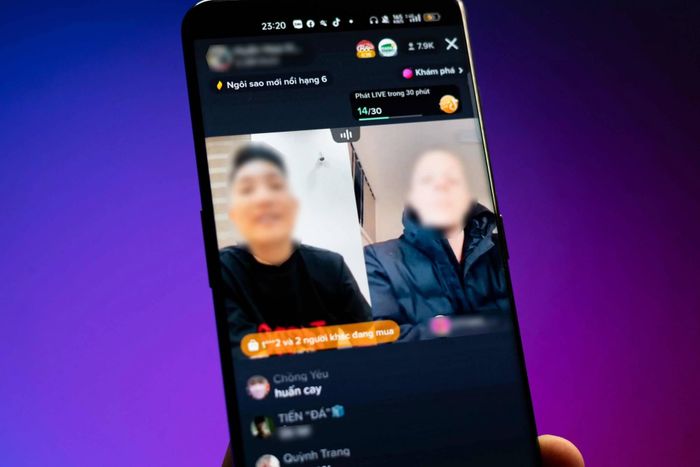  Các livestream chửi bới, thách đấu hút nhiều lượt xem trên mạng xã hội. Ảnh: Xuân Sang. 