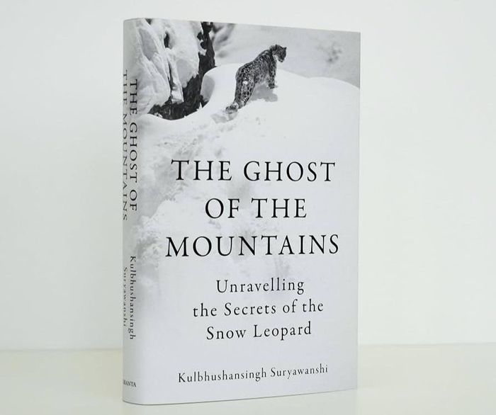  Sách The Ghost of the Mountains. Ảnh: Amazon UK. 