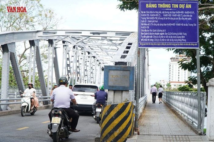 Cầu Trường Tiền nối 2 bờ sông Hương - được xem là biểu tượng nhận diện thương hiệu du lịch TP. Huế. Ảnh: S.Thùy