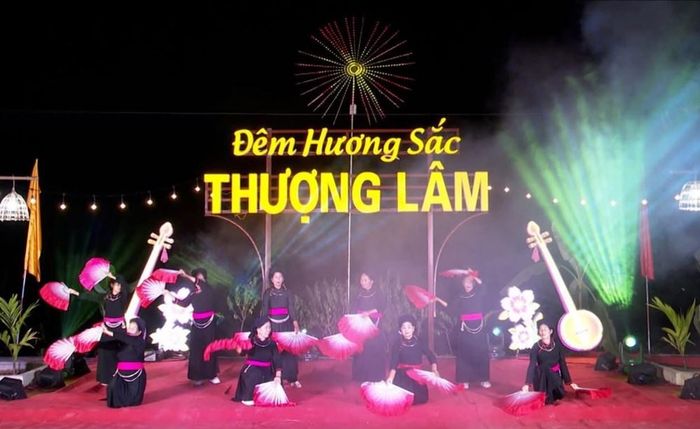 Điểm nhấn của chương trình là các tiết mục nghệ thuật mang đậm bản sắc văn hóa dân tộc với hát Then, đàn Tính, các làn điệu dân ca, dân vũ