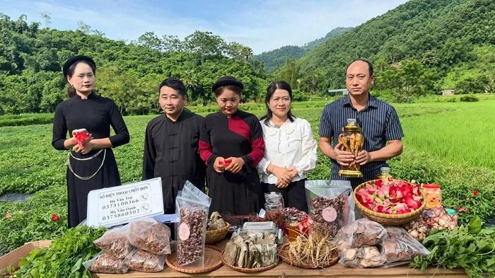 Bí thư, Chủ tịch xã Kiên Đài trực tiếp tham gia livestream giới thiệu, quảng bá nông sản địa phương
