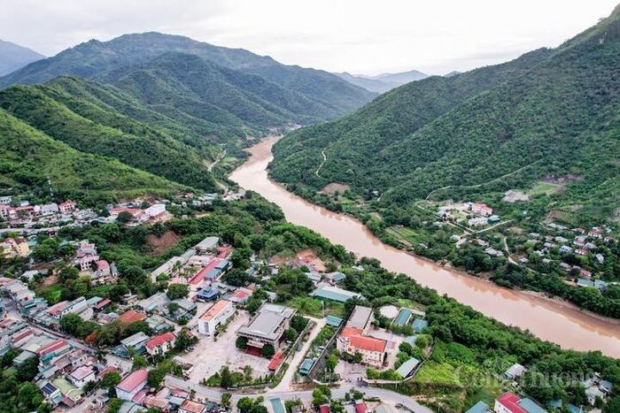 Một góc xã Mường Lát, vùng cao biên giới có địa hình rộng, dân cư phân bố ở nhiều khu vực