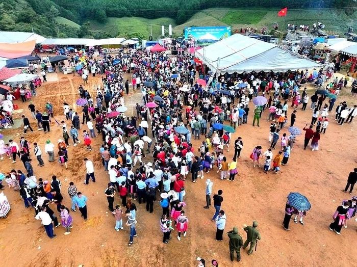 Tuần Văn hóa - Du lịch Mộc Châu tại xã Lóng Sập không chỉ quảng bá tiềm năng du lịch mà còn góp phần thắt chặt tình đoàn kết cộng đồng, thúc đẩy phát triển du lịch biên giới bền vững