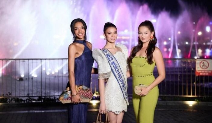 Những màn trình diễn trên mặt nước kết hợp cùng âm thanh, ánh sáng tạo nên không gian nghệ thuật rực rỡ, mãn nhãn, đầy cuốn hút, mang đến cho các người đẹp những khoảnh khắc vô cùng hứng khởi