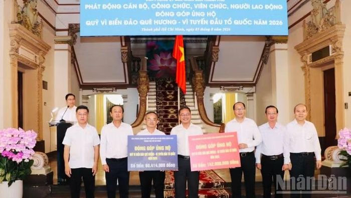 Các đơn vị trên địa bàn Thành phố Hồ Chí Minh chung tay đóng góp ủng hộ Quỹ "Vì biển đảo quê hương, vì tuyến đầu Tổ quốc".