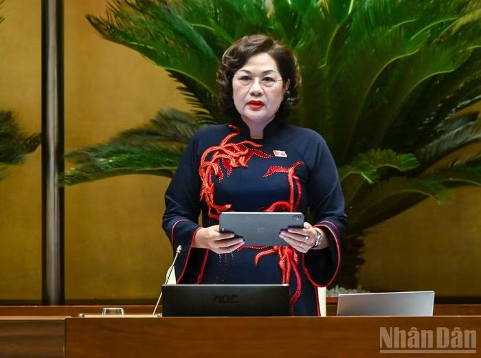 Phó Chủ tịch Quốc hội Nguyễn Thị Hồng điều hành nội dung thảo luận. (Ảnh: DUY LINH)