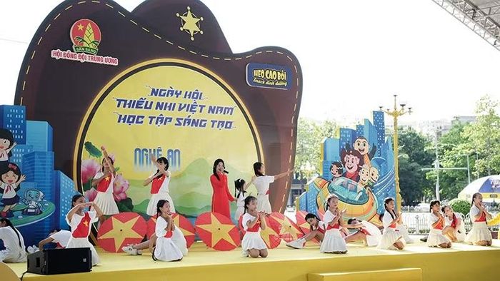 Không khí vui tươi tại Ngày hội "Thiếu nhi Việt Nam-Học tập sáng tạo" đầu tiên trong chuỗi hoạt động cùng tên. (Ảnh: Hội đồng Đội Trung ương cung cấp)