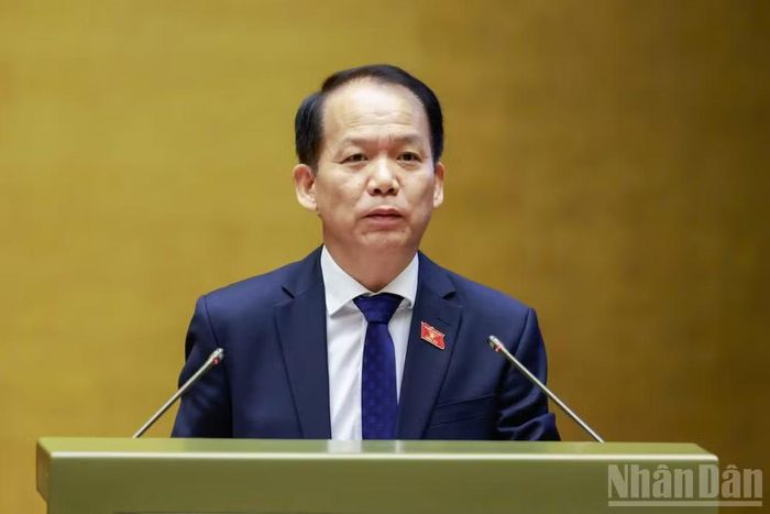 Bộ trưởng Tư pháp Hoàng Thanh Tùng phát biểu tiếp thu, giải trình, làm rõ ý kiến đại biểu quan tâm.