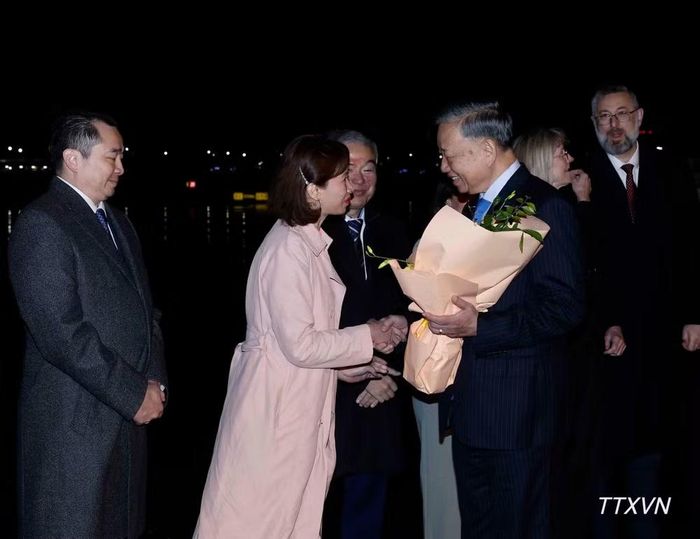 Tổng Bí thư, Chủ tịch nước Tô Lâm và Đoàn đại biểu cấp cao Việt Nam đã đến sân bay Sydney Kingsford Smith, bắt đầu thăm cấp Nhà nước tới Australia. (Ảnh: TTXVN)