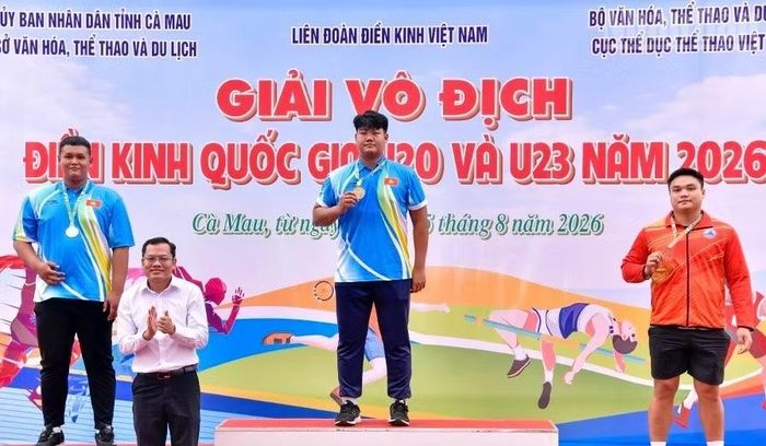 Đồng chí Ngô Vũ Thăng, Phó Chủ tịch Ủy ban nhân dân tỉnh Cà Mau tại lễ khai mạc giải. (Ảnh: HỮU THỌ)