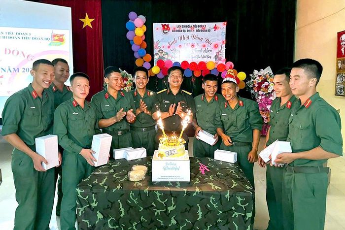 Hoạt động “Sinh nhật đồng đội” mang đến tình cảm ấm áp giữa cán bộ, chiến sĩ Đại đội 12, Tiểu đoàn 3, Trung đoàn 1. 