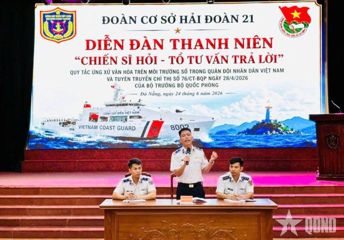 Thiếu tá Nguyễn Văn Mạnh tại diễn đàn thanh niên “Chiến sĩ hỏi, tổ tư vấn trả lời” đẩy mạnh quy tắc ứng xử văn hóa trên môi trường số và tuyên truyền Chỉ thị số 76/CT-BQP ngày 28-4-2026 của Bộ trưởng Bộ Quốc phòng.