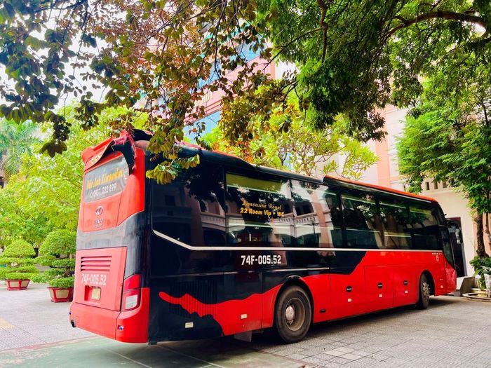 Chiếc xe bị lực lượng chức năng tạm giữ