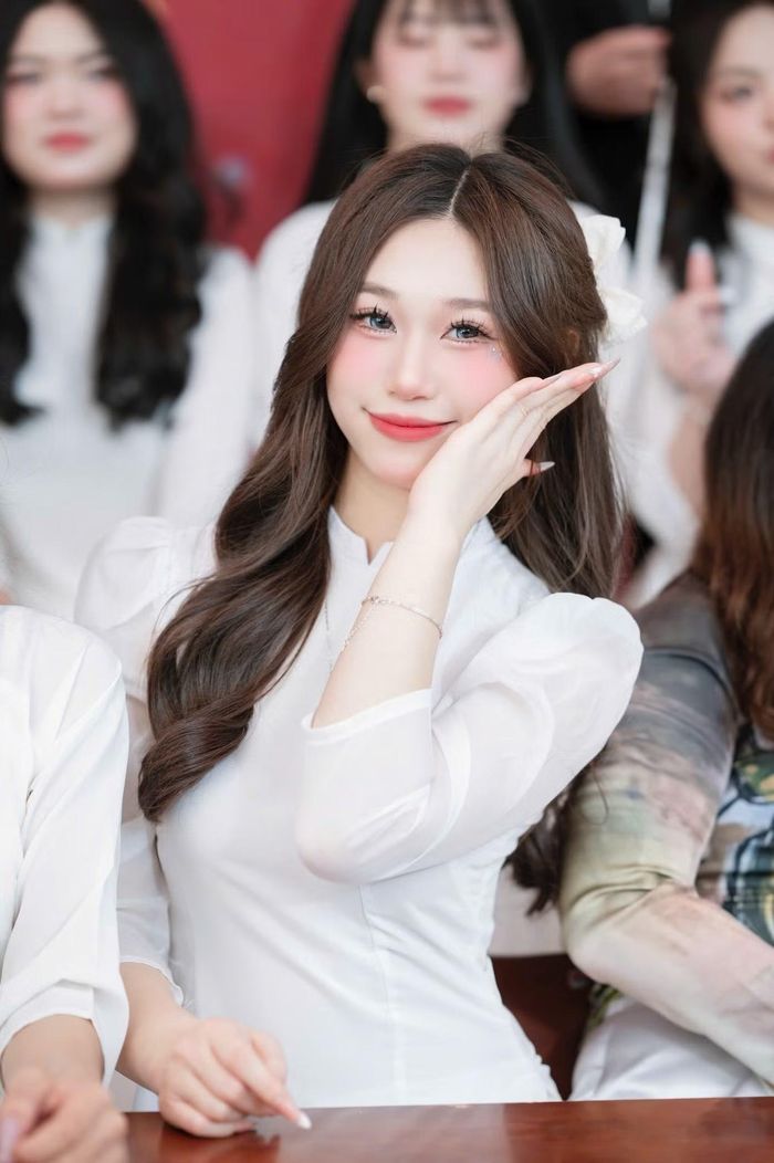 Khánh Ly hiện là sinh viên năm thứ nhất, ngành Trung Quốc học.