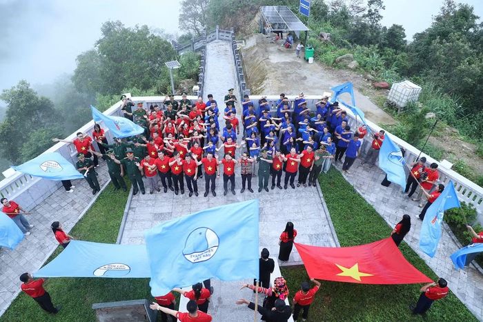 Hơn 200 cán bộ, hội viên, thanh niên tham dự Lễ chào cờ tại Cột cờ A Pa Chải.