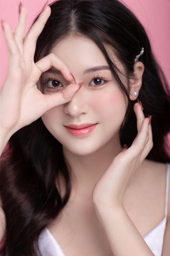 Trần Phương Linh (sinh năm 2006) - sinh viên ngành Du lịch – Khách sạn – Nhà hàng, trường Đại học Thương Mại.