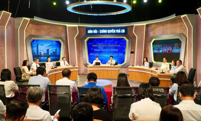  Quang cảnh chương trình "Dân hỏi - Chính quyền trả lời" tháng 8-2026 