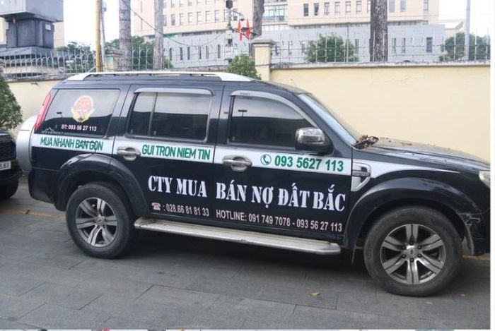 Xe đòi nợ thuê của Công ty mua bán nợ Đất Bắc