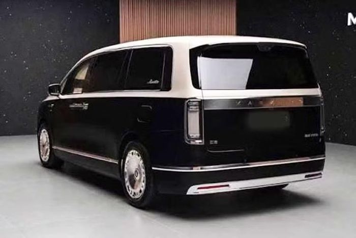 Hệ truyền động của mẫu MPV này gồm 2 mô-tơ điện, cho tổng công suất 390 kW (khoảng 523 mã lực). Đóng vai trò máy phát điện để sạc pin là động cơ xăng 4 xi-lanh, tăng áp, dung tích 1.5L, tạo ra công suất tối đa 127 kW (khoảng 170 mã lực). Xe có thể di chuyển tối đa 1.335 km khi sạc đầy pin và đổ đầy bình xăng.