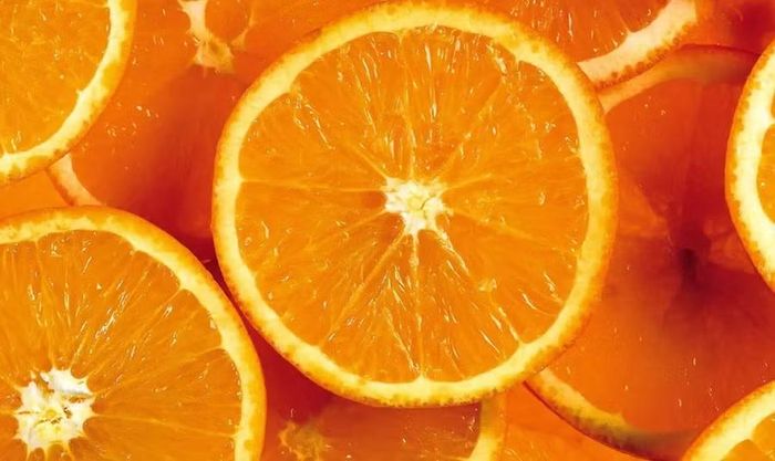 Ăn một quả cam có thể giúp chúng ta duy trì cảm giác no lâu hơn, giảm khả năng ăn quá nhiều. (Ảnh: ITN)