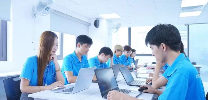 Sinh viên Trường ĐH CMC.
