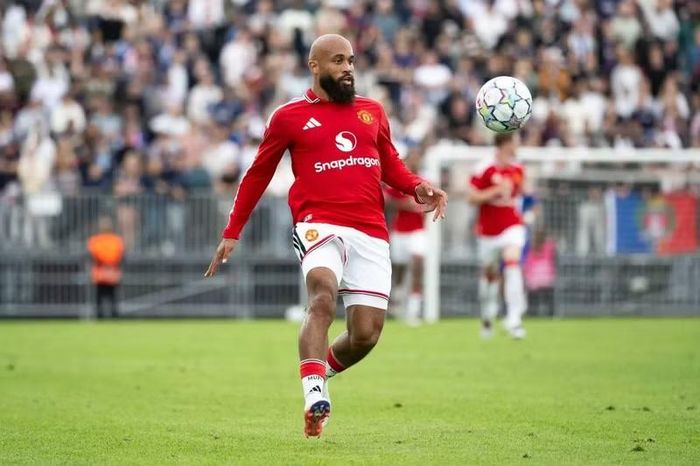 Pha lập công trước PSG là bàn thứ 8 của Mbeumo dưới thời HLV Carrick, tính cả các trận giao hữu. Cả 8 bàn đều được cầu thủ người Cameroon ghi khi thi đấu ở vị trí trung phong. Anh còn nhiều lần thử thách thủ môn Matvei Safonov bằng những cú sút xa và đá phạt. Ảnh: Getty.