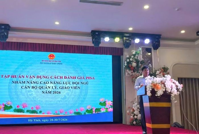 GS.TS Huỳnh Văn Chương phát biểu tại tập huấn.