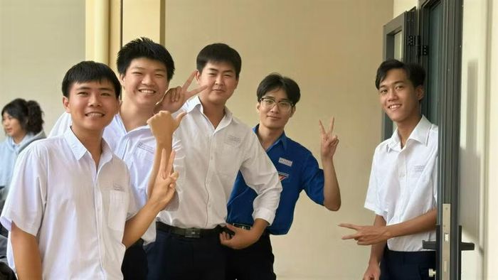 Đối với phương thức xét kết quả thi tốt nghiệp THPT ngành Sư phạm Toán học dẫn đầu với 24,8 điểm.