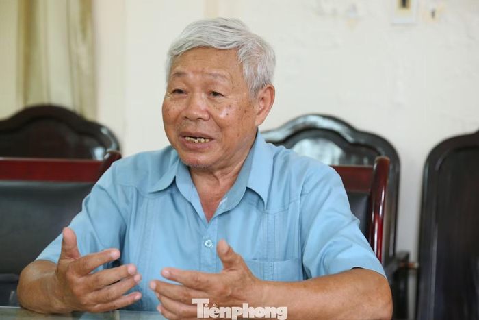 Ông Triển rưng rưng khi nhắc về đồng đội.
