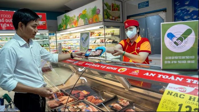VISSAN đóng vai trò chủ chốt trong việc bảo đảm nguồn cung an toàn, ổn định cho bữa ăn hằng ngày của người dân. Ảnh: SATRA.
