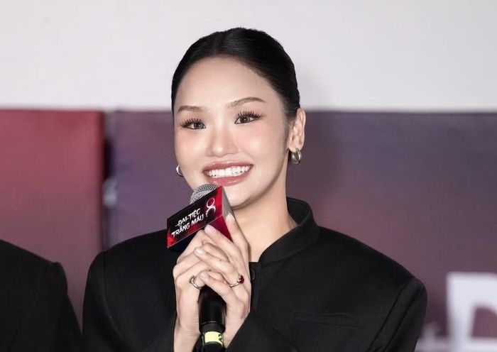 Miu Lê bị khởi tố khi phim Đại tiệc trăng máu 8 vẫn đang chiếu ngoài rạp.