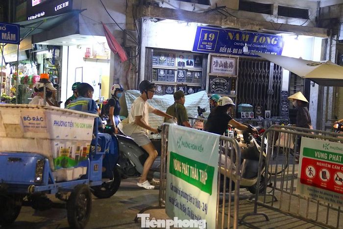 Theo Sở Nông nghiệp và Môi trường Hà Nội, đánh giá bước đầu cho thấy, người dân cùng các hộ kinh doanh cơ bản đồng thuận, từng bước thích ứng với mô hình giao thông mới. Thời gian tới, Hà Nội sẽ tập trung phủ kín hệ thống camera AI, đấu nối hạ tầng trạm sạc, mở rộng điểm trung chuyển và tiếp tục hoàn thiện cơ chế, chính sách hỗ trợ để đưa Đề án vào cuộc sống một cách bền vững.