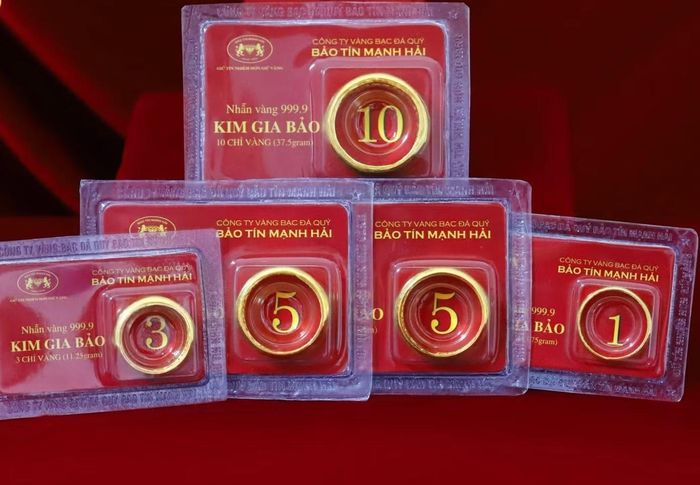 Giá vàng nhẫn Bảo Tín Mạnh Hải cao hơn vàng miếng SJC.