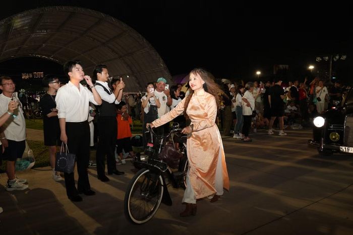 Quy tụ hàng trăm xe scooter cổ và hiện đại, mô tô và ô tô cổ đến từ nhiều câu lạc bộ, hội nhóm và các nhà sưu tầm trên khắp cả nước, Vietnam Scooters Fest không đơn thuần là một triển lãm xe mà còn là ngày hội của tình yêu, của ký ức và của những con người cùng chung niềm đam mê.
