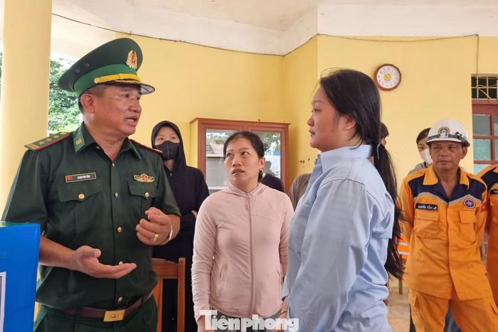 Gia đình chị P. cảm ơn lực lượng chức năng đã hết lòng tìm kiếm, cứu vớt và chăm sóc chị P.