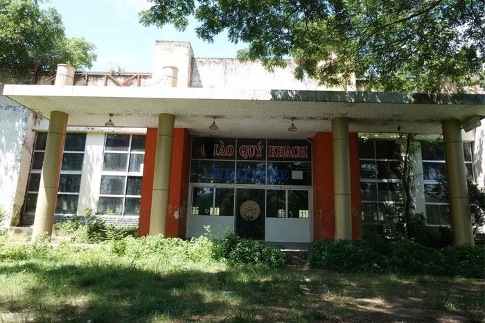 Việc khu văn hóa bỏ hoang nhiều năm không chỉ làm mất mỹ quan đô thị mà còn khiến nhiều người dân tiếc nuối, nhất là trong bối cảnh địa phương còn thiếu không gian sinh hoạt cộng đồng và khu vui chơi dành cho thanh thiếu nhi.