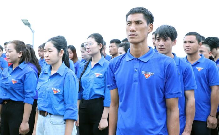 Các đại biểu tham dự lễ chào cờ "Tôi yêu Tổ quốc tôi". Ảnh: Lâm Đăng Hải