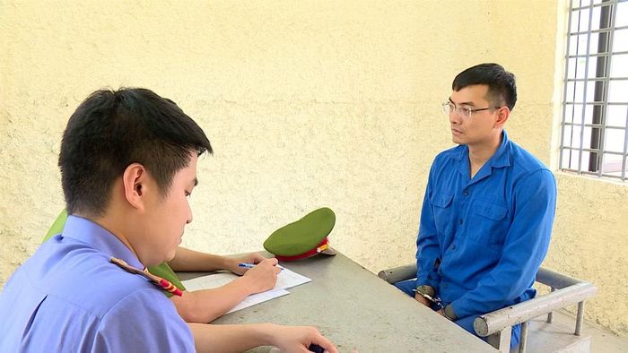 Đối tượng Hồ Văn Khoa tại cơ quan chức năng. Ảnh: BCA