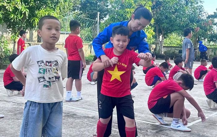  Bên cạnh rèn luyện sức khỏe và các kỹ năng tự vệ, các em được tuyên truyền về phòng, chống đuối nước﻿, an toàn giao thông, phòng, chống bạo lực học đường và những kỹ năng cần thiết trong cuộc sống. 