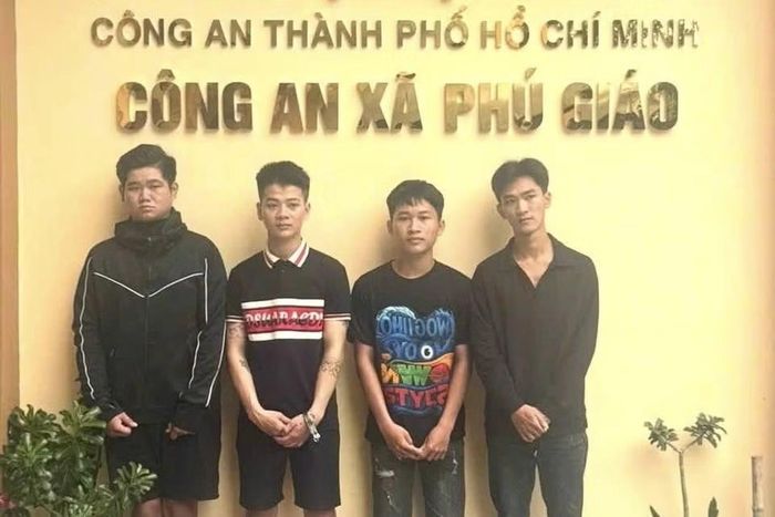 4 nghi phạm bị Công an xã Phú Giáo bắt giữ. Ảnh: Công an xã Phú Giáo.