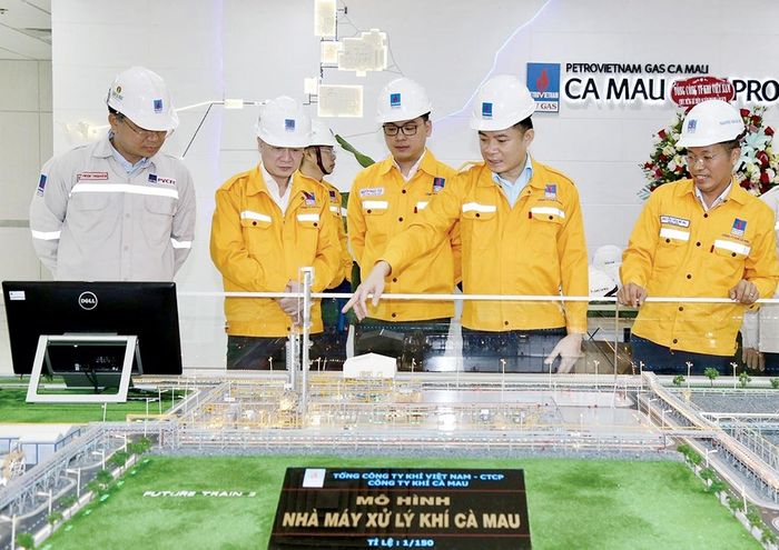 Chủ tịch HĐTV Petrovietnam Lê Ngọc Sơn thăm và làm việc tại Cụm Công nghiệp Khí - Điện - Đạm Cà Mau